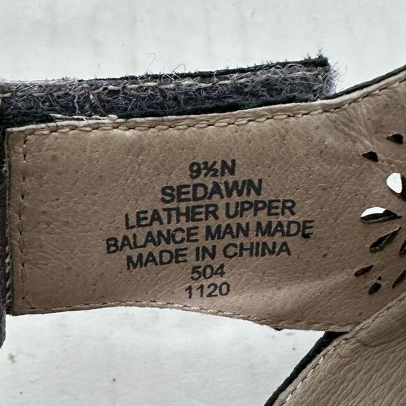 Easy Spirit 9.5 Silver Leather Closed Toe Cut out Flats Velcro Sling back Shoes - Picture 8 of 10